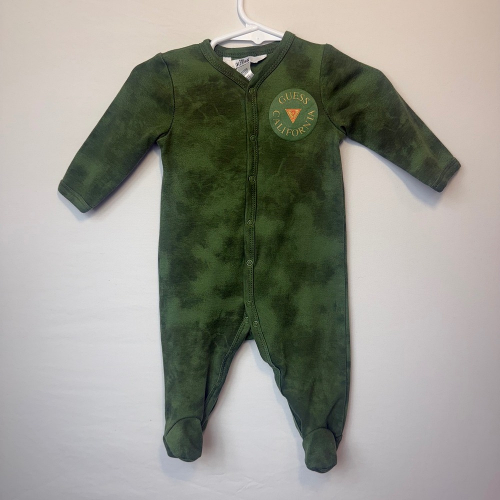 GUESS Kids 3-6 Month Baby Footed Romper Pajamas Snap Front Tie-Dye Olive Green